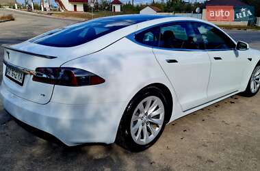 Лифтбек Tesla Model S 2017 в 