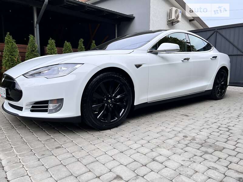 Лифтбек Tesla Model S 2015 в Ивано-Франковске