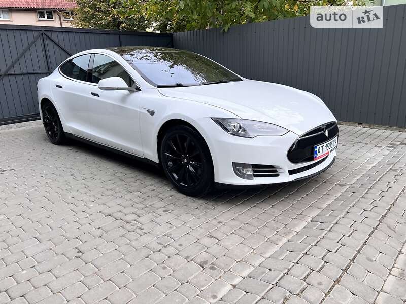Ліфтбек Tesla Model S 2015 в Івано-Франківську фото 37 Ліфтбек Tesla Model S 2015 в Івано-Франківську
