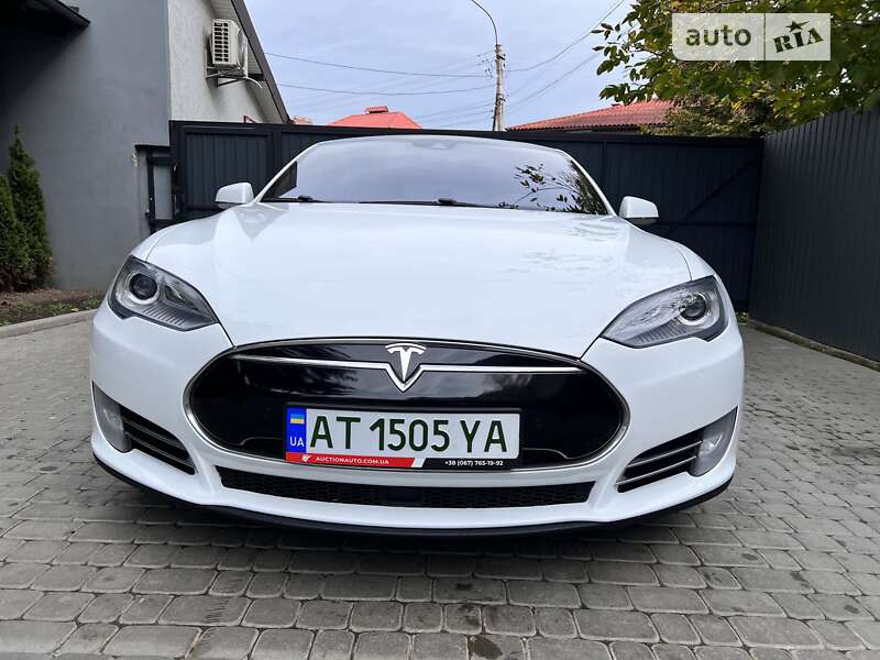 Ліфтбек Tesla Model S 2015 в Івано-Франківську фото 38 Ліфтбек Tesla Model S 2015 в Івано-Франківську