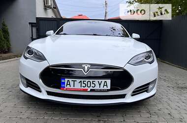 Лифтбек Tesla Model S 2015 в Ивано-Франковске