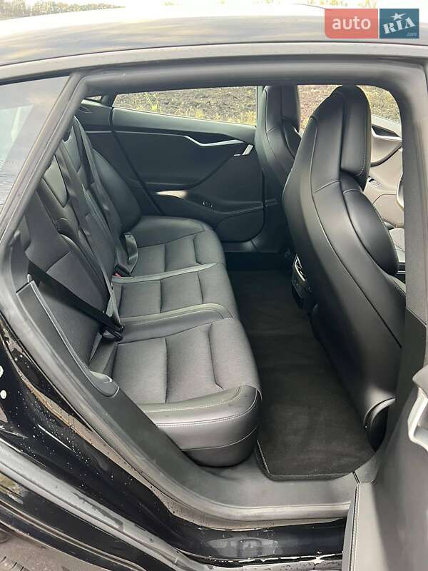 Лифтбек Tesla Model S 2018 в Киеве