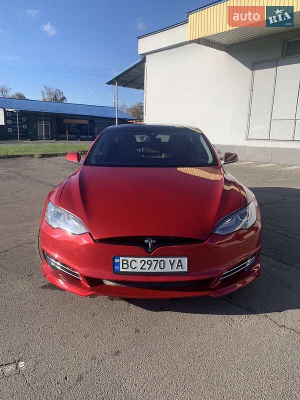 Лифтбек Tesla Model S 2015 в Львове