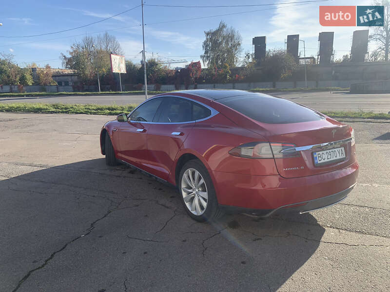 Лифтбек Tesla Model S 2015 в Львове