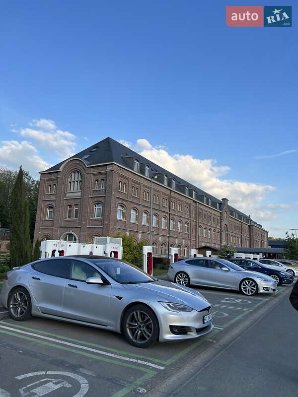 Ліфтбек Tesla Model S 2018 в Львові