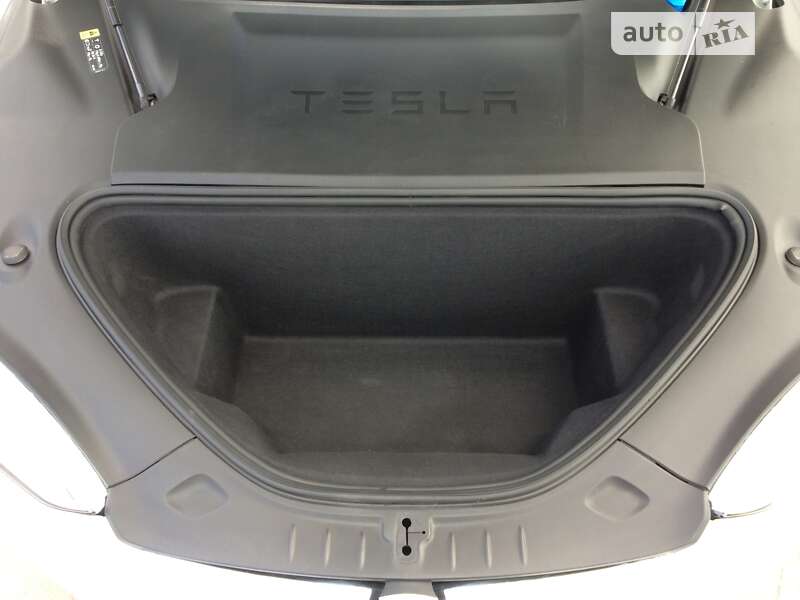 Ліфтбек Tesla Model S 2017 в Вінниці