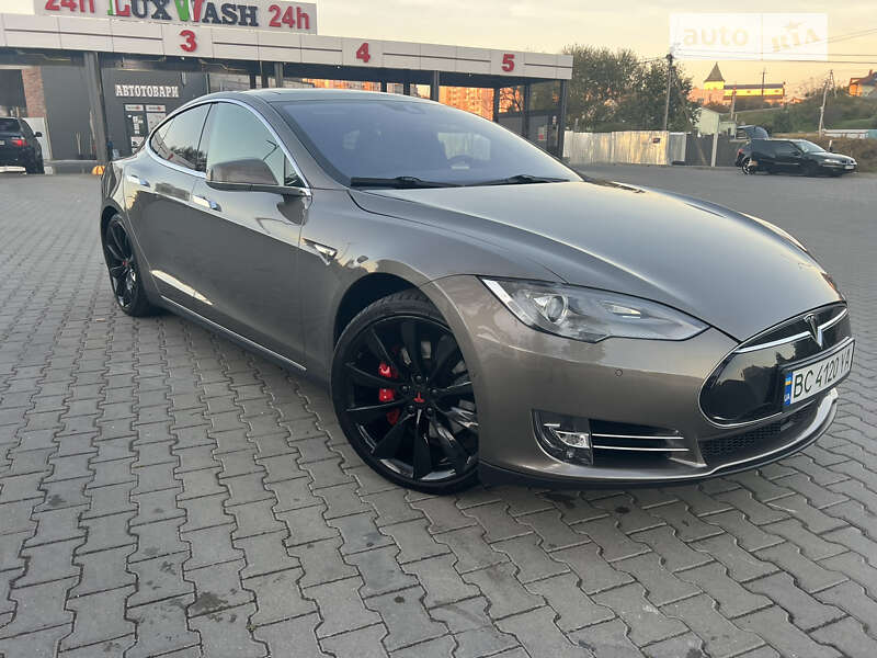 Tesla Model S 2016