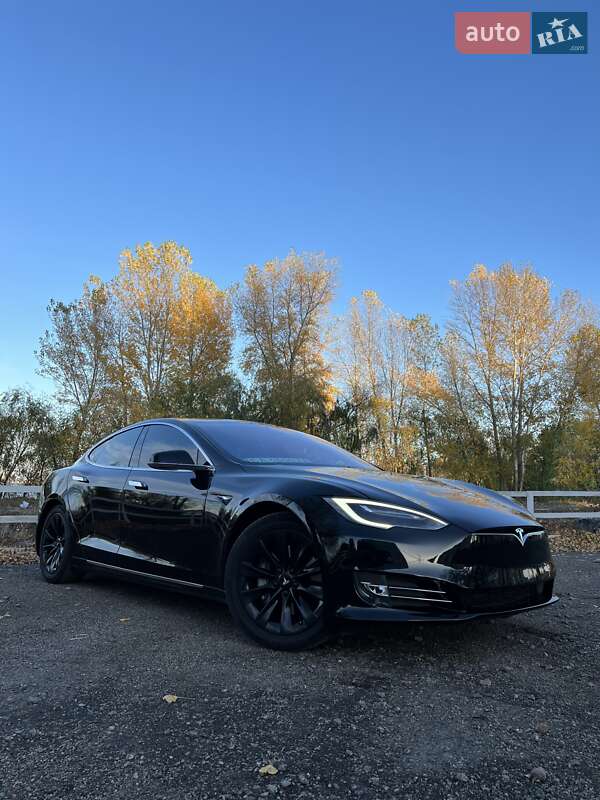 Лифтбек Tesla Model S 2018 в Черкассах