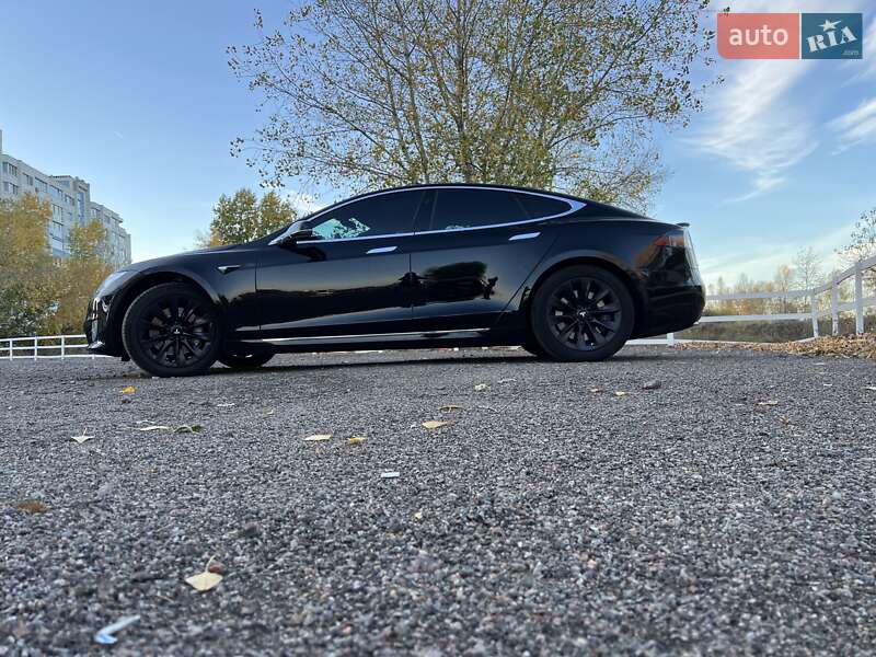Лифтбек Tesla Model S 2018 в Черкассах