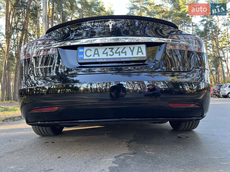 Лифтбек Tesla Model S 2018 в Черкассах