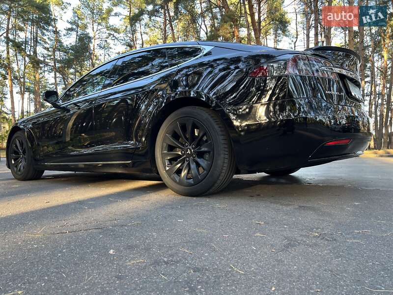 Лифтбек Tesla Model S 2018 в Черкассах