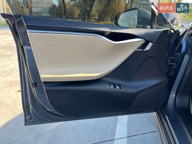 Лифтбек Tesla Model S 2013 в Синельниково