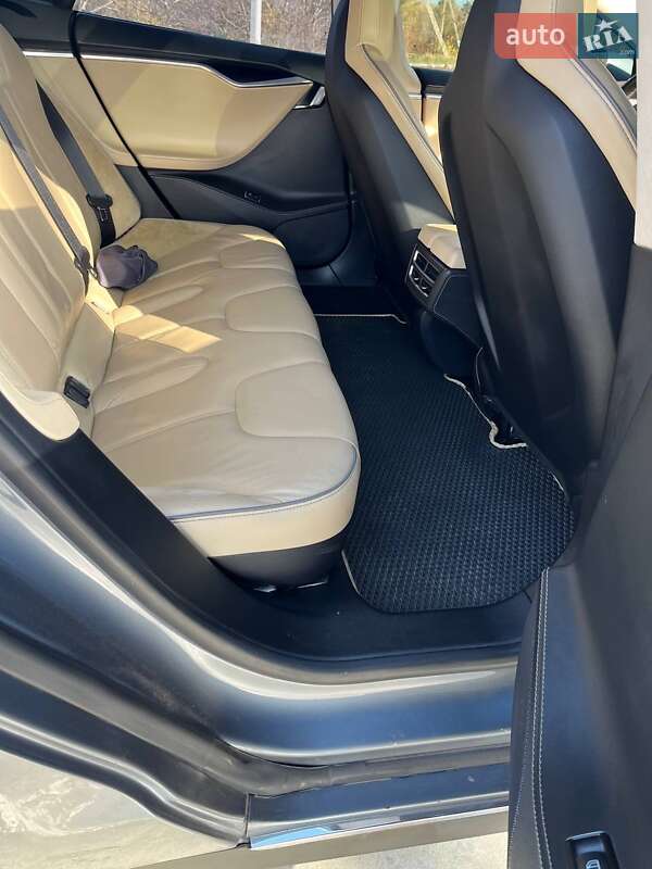 Лифтбек Tesla Model S 2013 в Синельниково