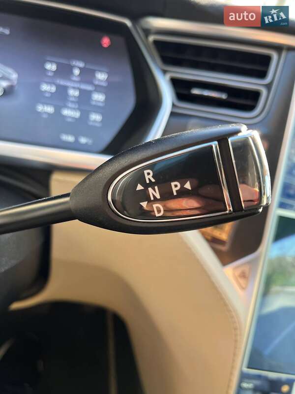 Лифтбек Tesla Model S 2013 в Синельниково