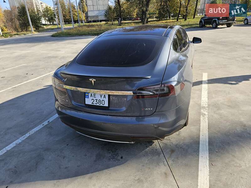 Лифтбек Tesla Model S 2013 в Синельниково