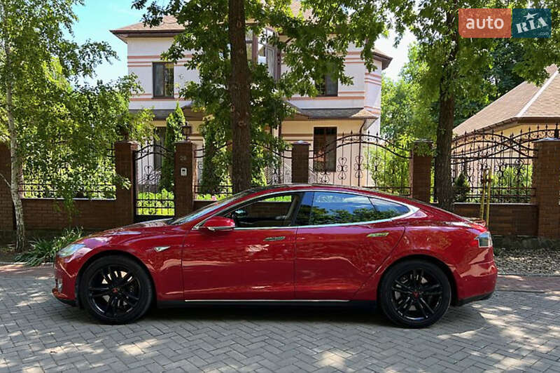 Лифтбек Tesla Model S 2014 в Киеве