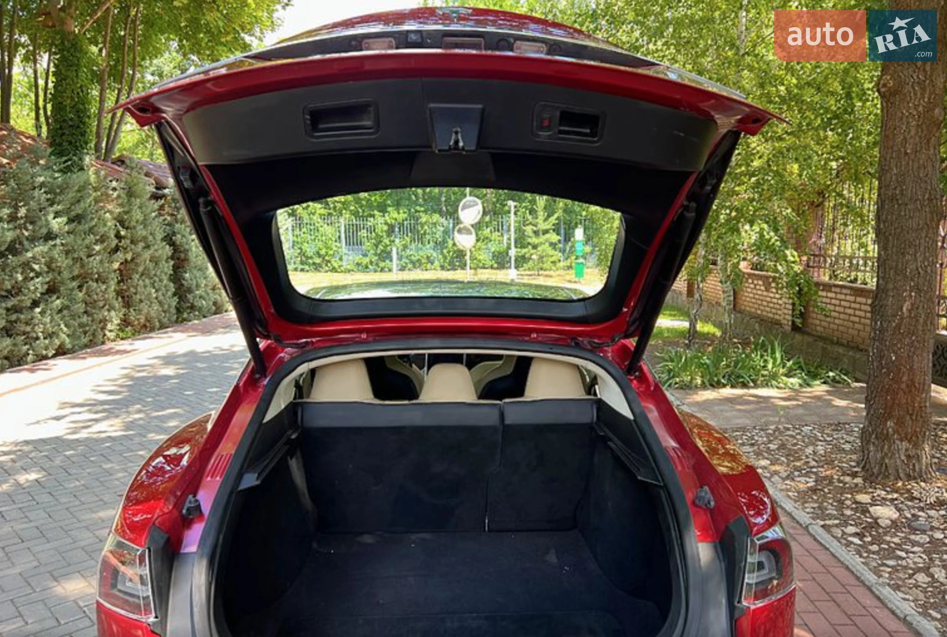 2014 Tesla Model S - мініатюра 9