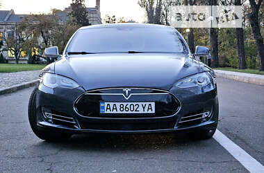 Лифтбек Tesla Model S 2015 в Киеве