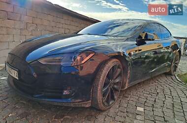 Ліфтбек Tesla Model S 2014 в Береговому