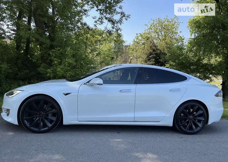 Ліфтбек Tesla Model S 2016 в Києві