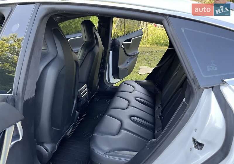 Лифтбек Tesla Model S 2016 в Киеве