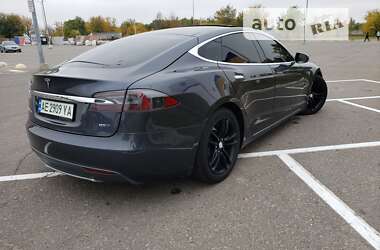 Лифтбек Tesla Model S 2015 в Днепре