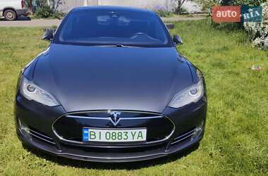Лифтбек Tesla Model S 2015 в Полтаве