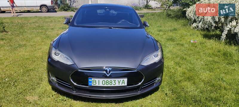 Лифтбек Tesla Model S 2015 в Полтаве