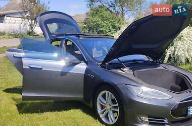 Лифтбек Tesla Model S 2015 в Полтаве