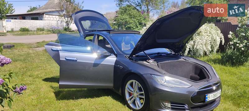 Лифтбек Tesla Model S 2015 в Полтаве