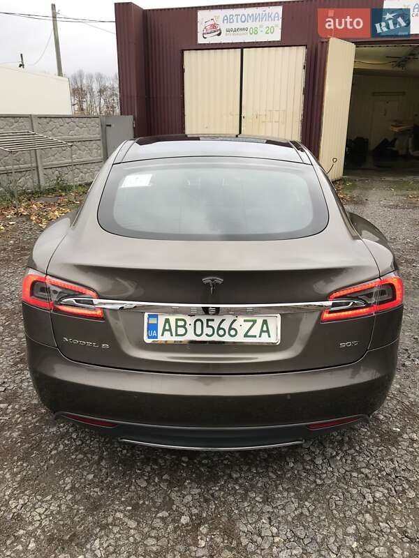 Ліфтбек Tesla Model S 2016 в Вінниці