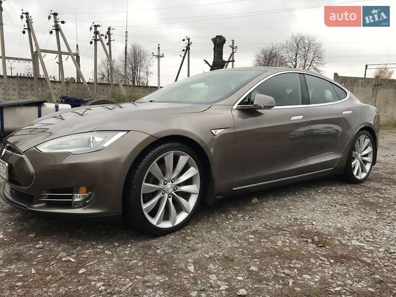 Ліфтбек Tesla Model S 2016 в Вінниці