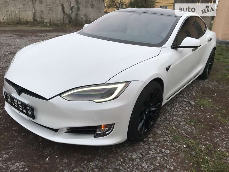 Лифтбек Tesla Model S 2019 в 