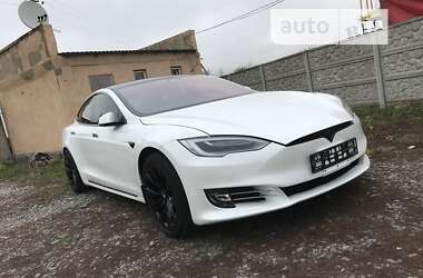 Лифтбек Tesla Model S 2019 в 