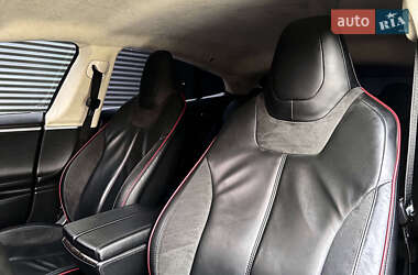 Лифтбек Tesla Model S 2013 в 