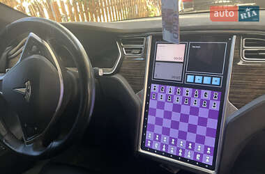 Лифтбек Tesla Model S 2016 в Берегово