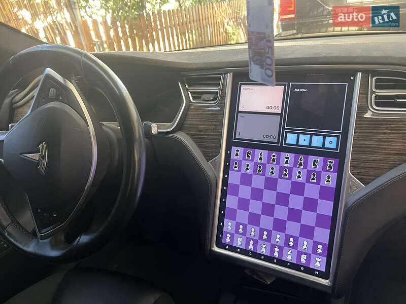 Ліфтбек Tesla Model S 2016 в Береговому