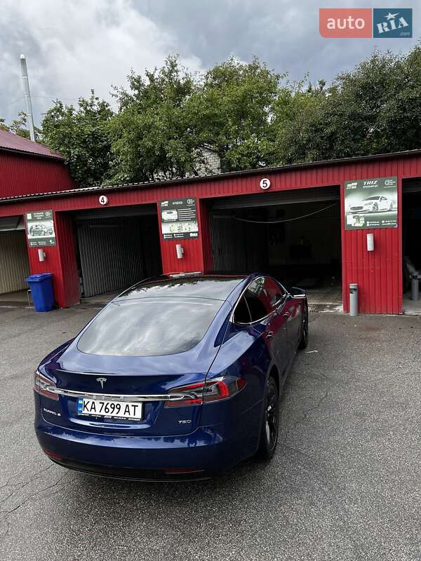 Лифтбек Tesla Model S 2018 в Киеве