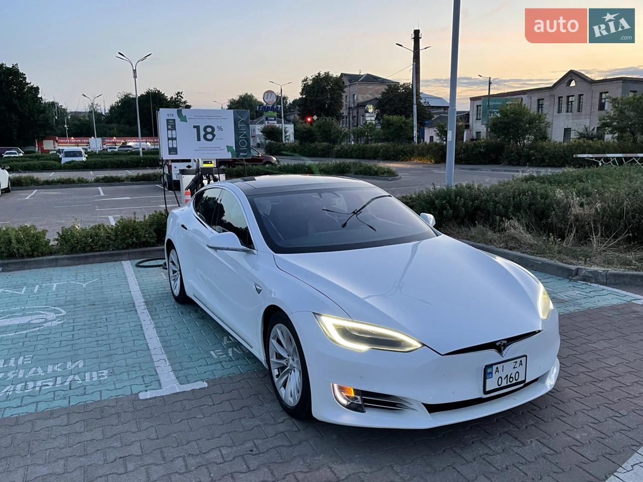 2015 Tesla Model S - мініатюра 13