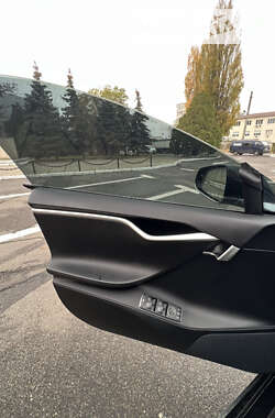 Лифтбек Tesla Model S 2017 в 