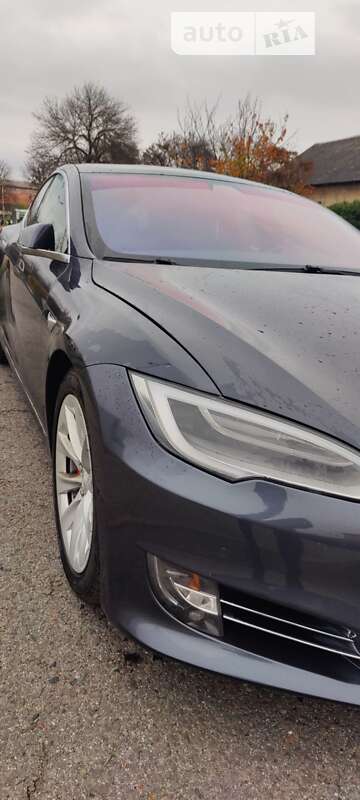 Лифтбек Tesla Model S 2019 в Ужгороде