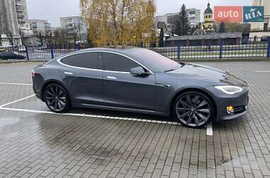 Лифтбек Tesla Model S 2017 в Львове