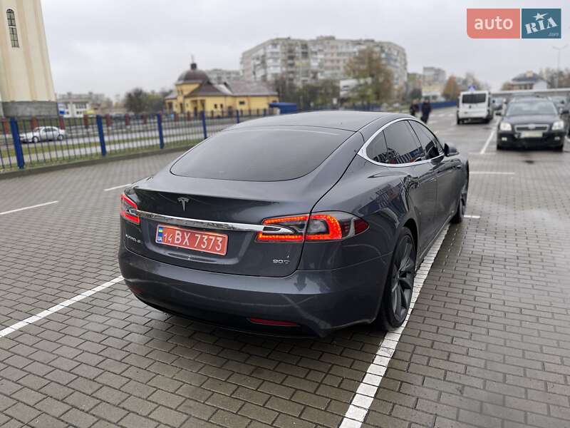 Лифтбек Tesla Model S 2017 в Львове