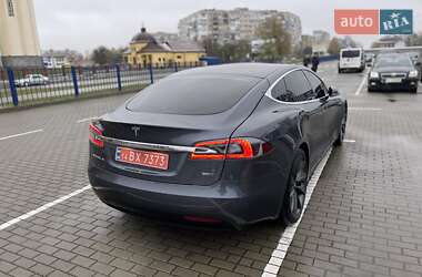 Лифтбек Tesla Model S 2017 в Львове