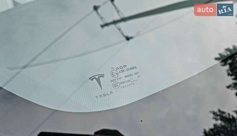 Лифтбек Tesla Model S 2021 в Киеве