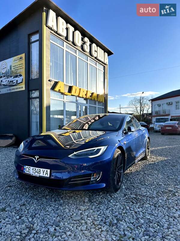 Лифтбек Tesla Model S 2018 в Черновцах