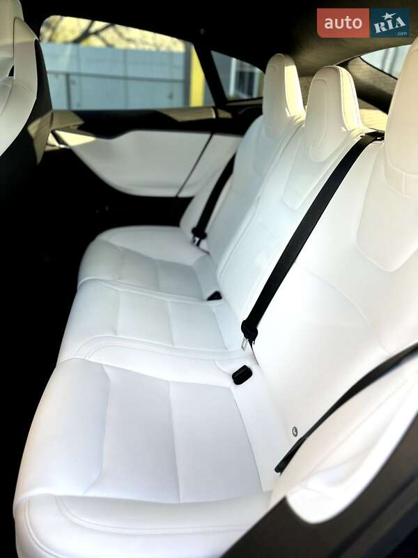 Лифтбек Tesla Model S 2018 в Черновцах