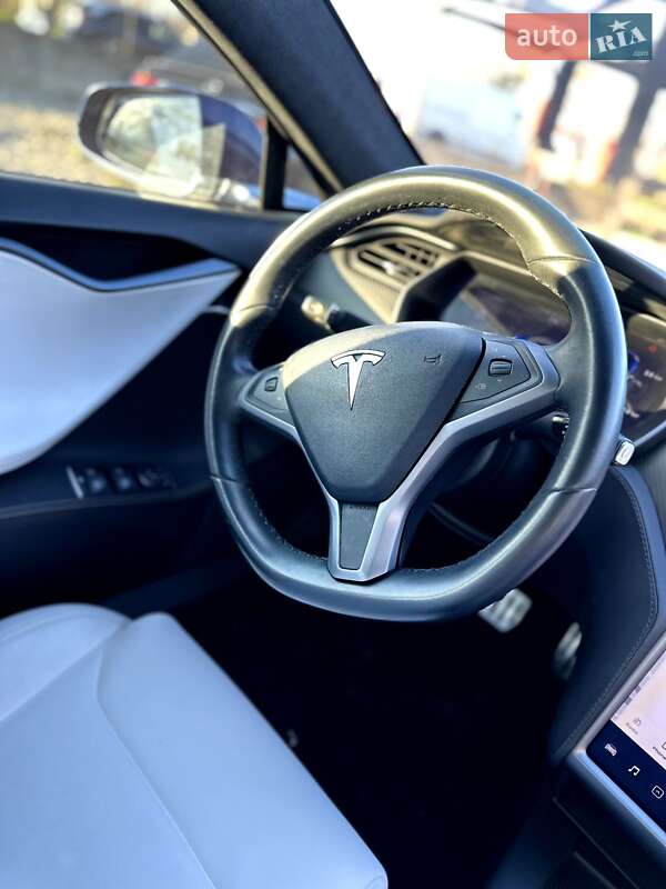Лифтбек Tesla Model S 2018 в Черновцах