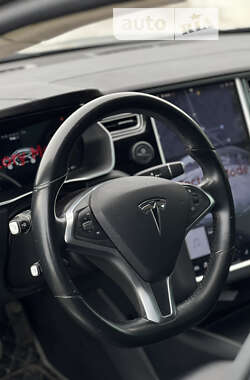 Лифтбек Tesla Model S 2015 в 