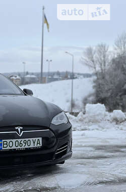 Лифтбек Tesla Model S 2015 в 